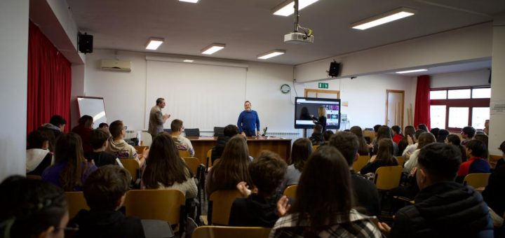 Educare alla legalità: l'importante lezione di Francesco Zavatteri sul crack e la tragedia di suo figlio