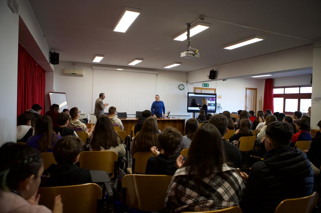 Educare alla legalità: l'importante lezione di Francesco Zavatteri sul crack e la tragedia di suo figlio