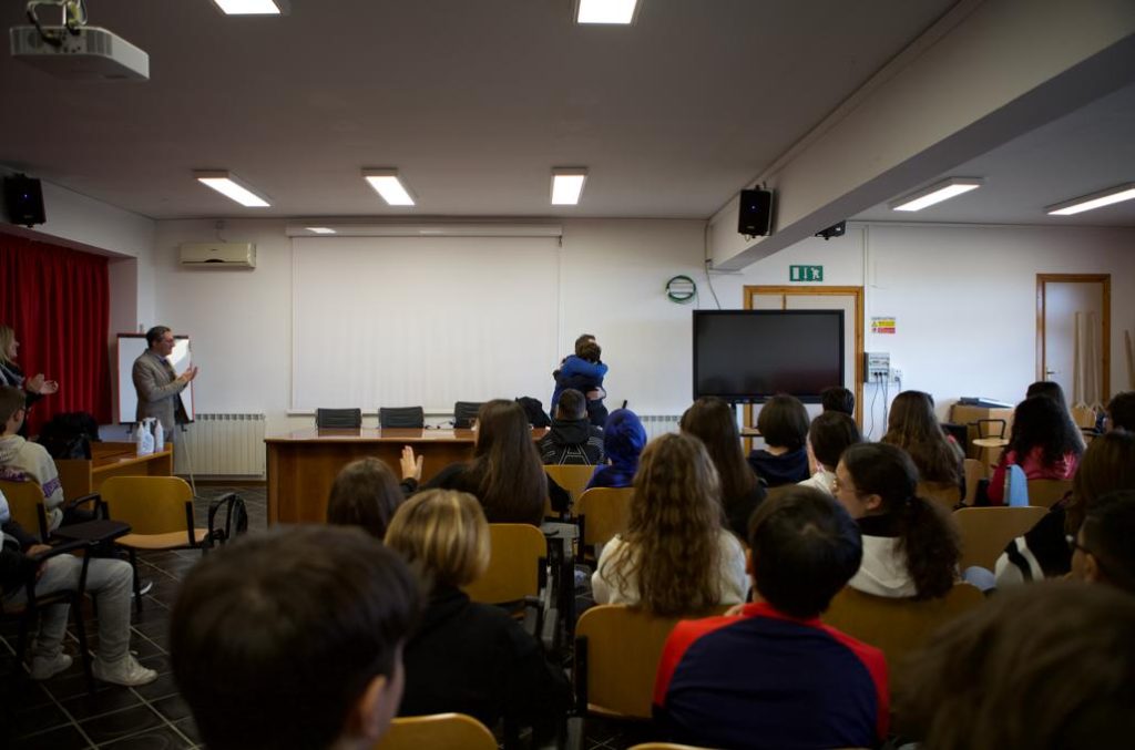 Educare alla legalità: l'importante lezione di Francesco Zavatteri sul crack e la tragedia di suo figlio