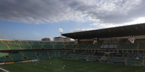 Partita calcio femminile stadio (1)